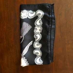 Scarf / handkerchief